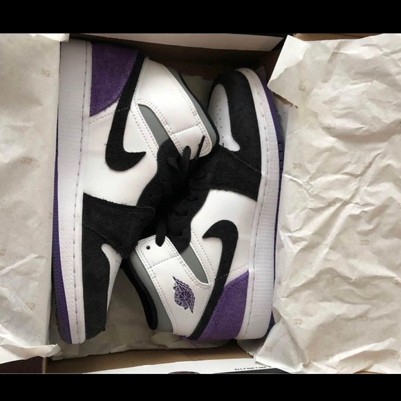 Brand New Jordon 1 Purple Mid - Picture 5 of 9